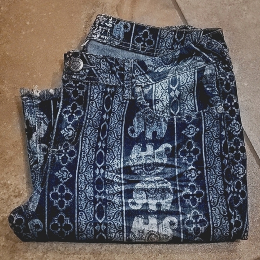 Elephant Printed Flare Denim Jeans - Picture 9 of 9